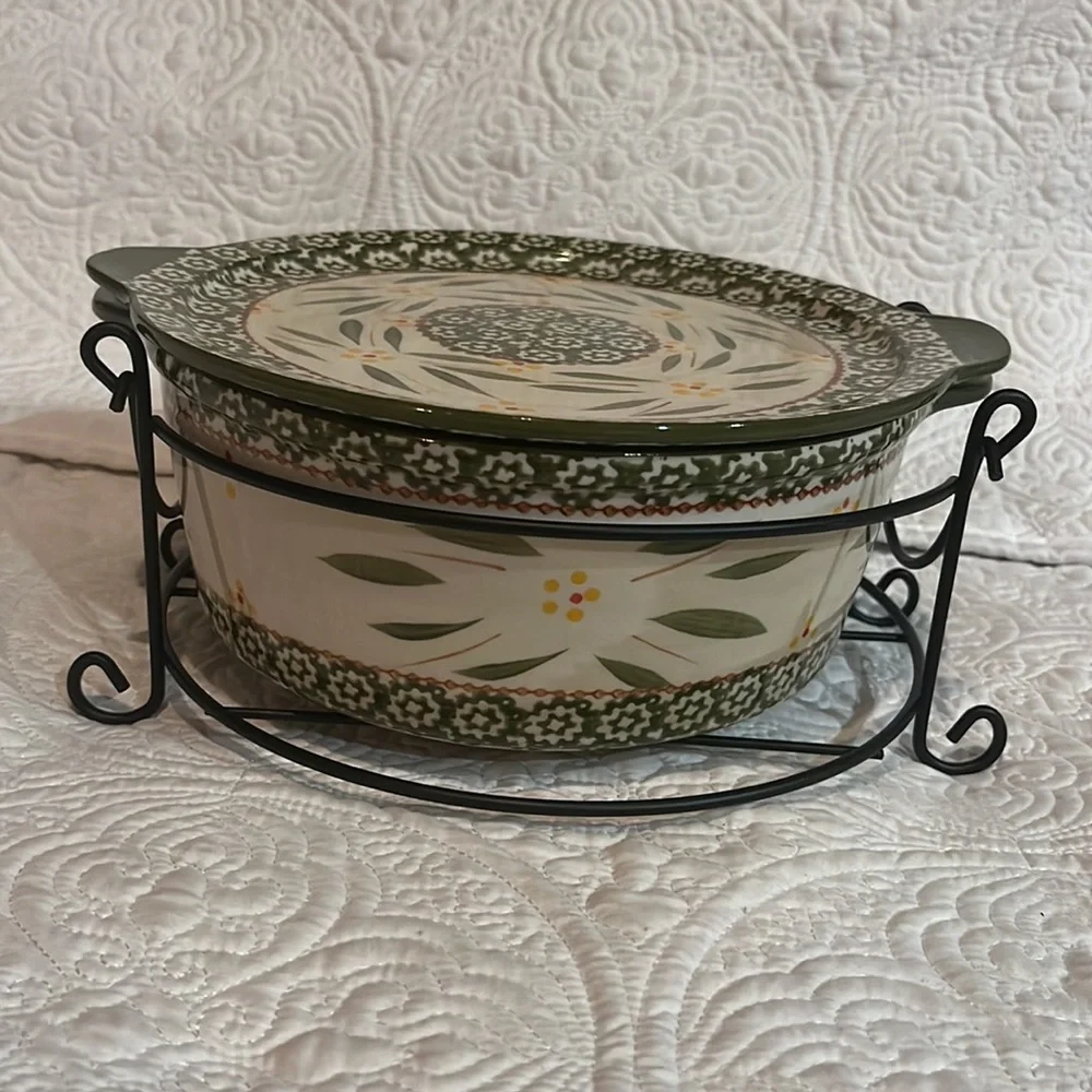 Temptations Old World 2 quart dish with‎ box